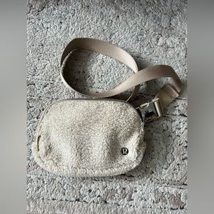 Lululemon Everywhere Belt Bag, Cream/Opal